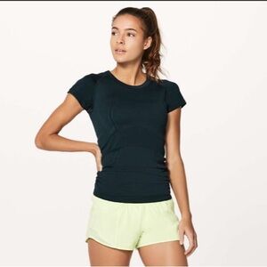 Lululemon Swiftly Tech Short Sleeve Crew
Submarine 4
